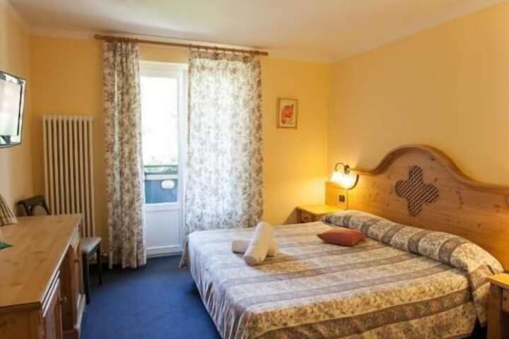 Room 2 of 110