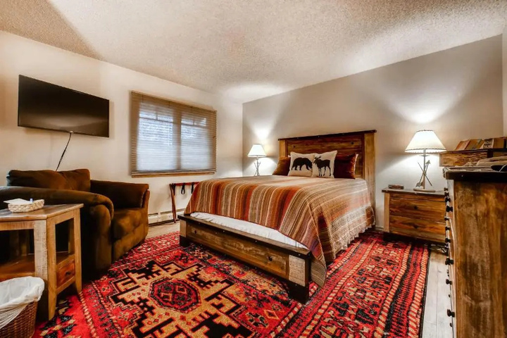 Room 2 of 2