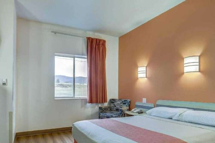 Room 19 of 34