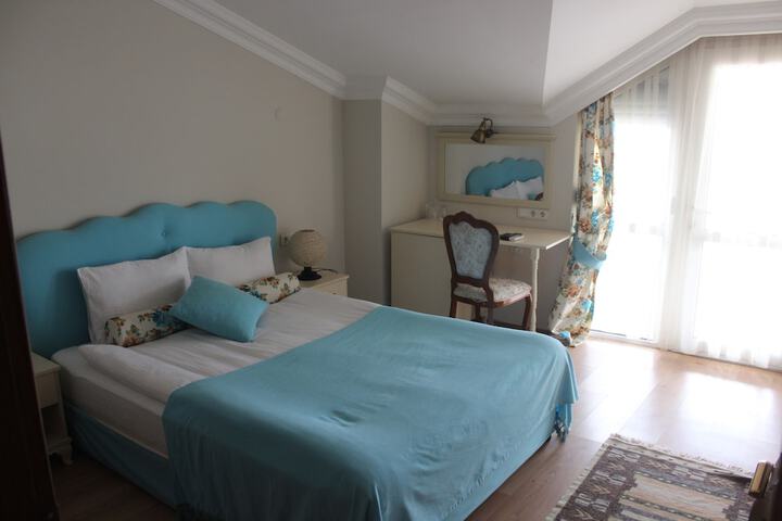 Room 8 of 47