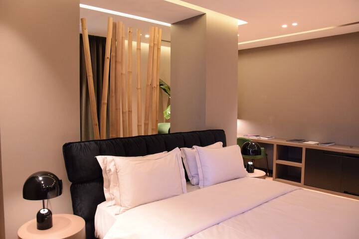 Room 18 of 77
