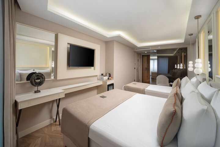 Room 9 of 16