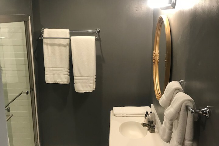 Room 50 of 64