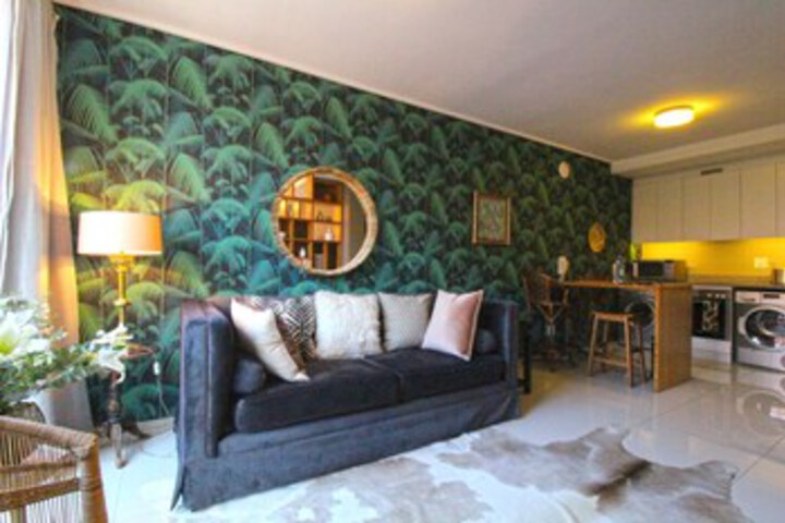 Room 5 of 9