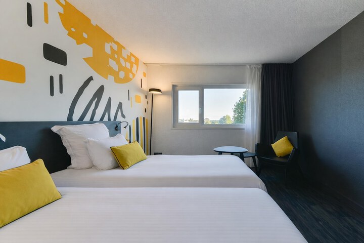 Room 34 of 95