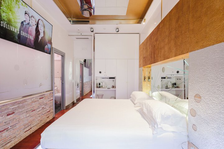 Room 44 of 87