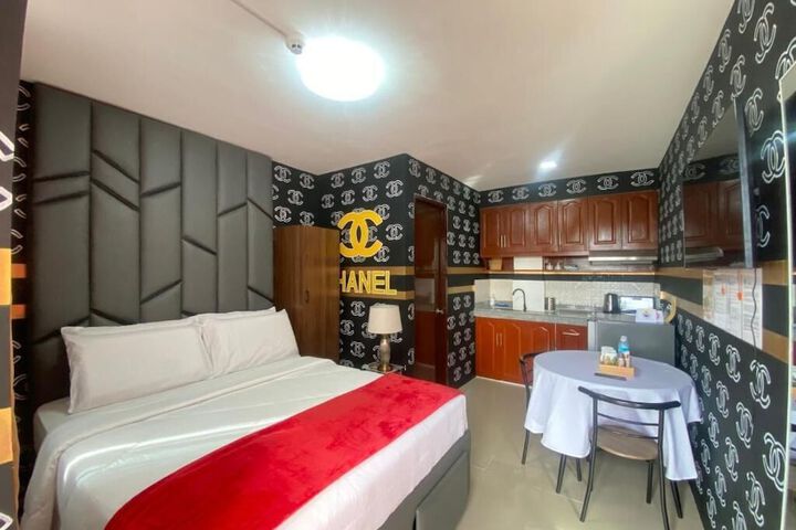 Room 11 of 37