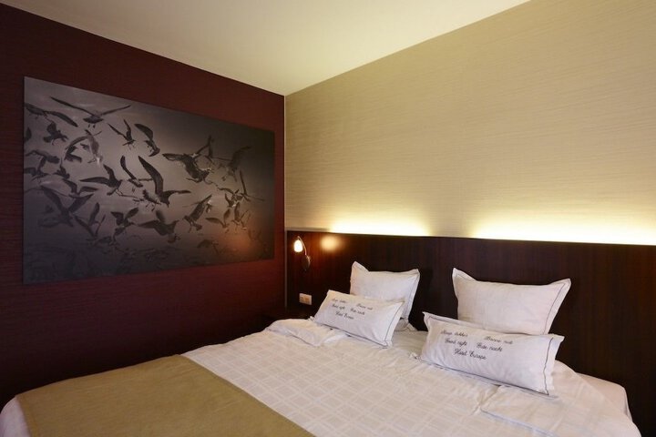 Room 6 of 31