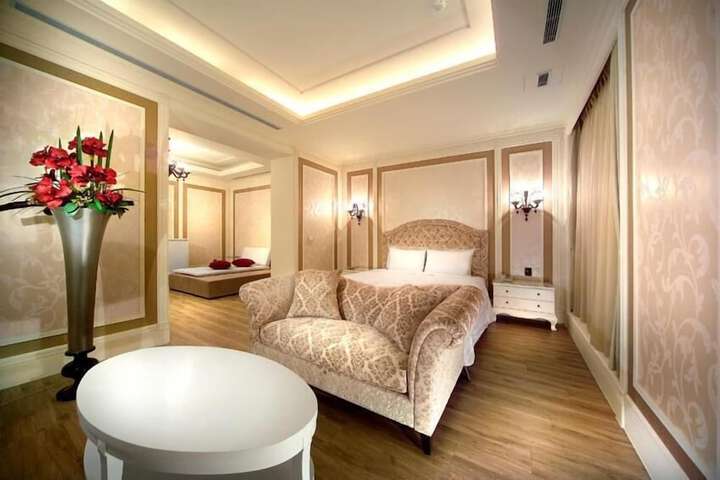 Room 25 of 53