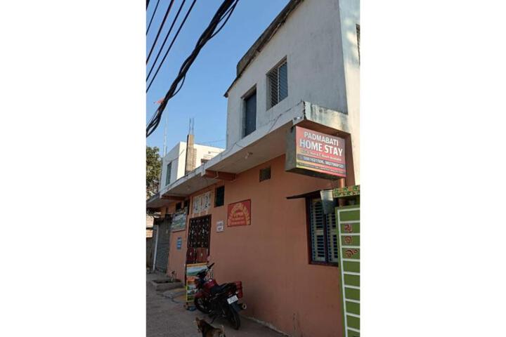 Hotel PadmaHomestay Near Temple & Beach