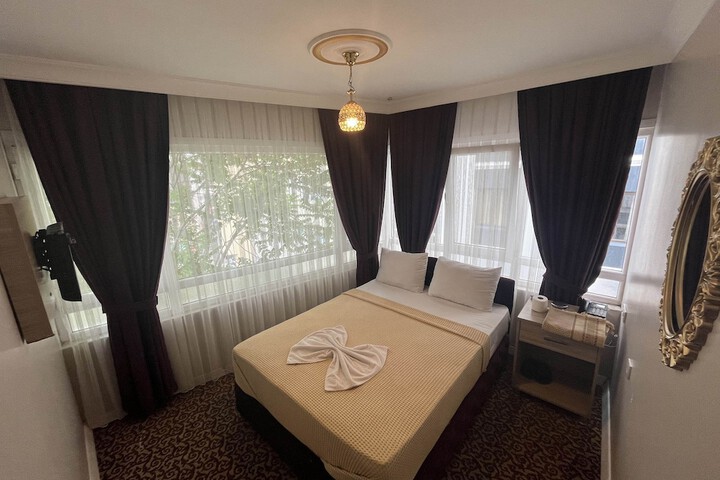 Room 7 of 19