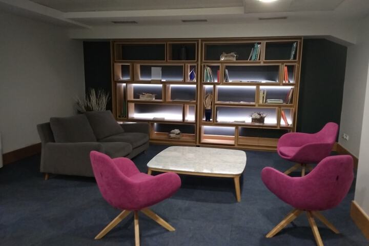 Lounge 57 of 66