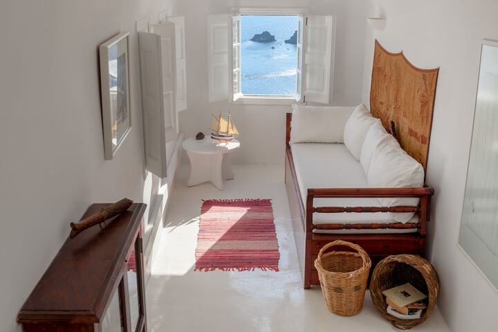 Room 11 of 28