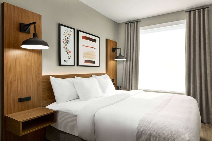 Room 21 of 43