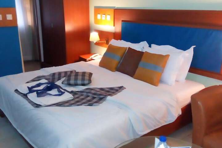 Room 4 of 27