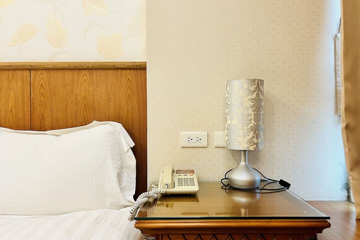 Room 15 of 36