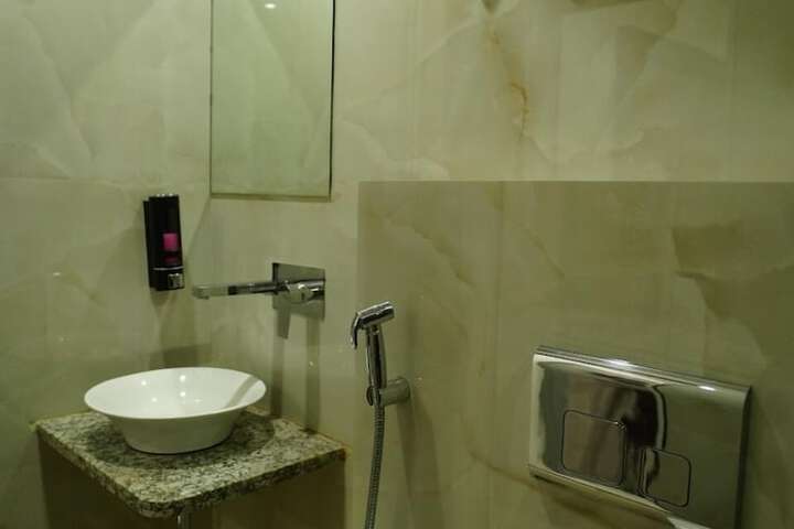 Room 16 of 25