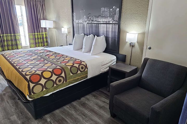 Room 9 of 14
