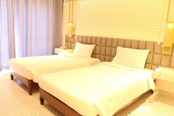 Room 17 of 37