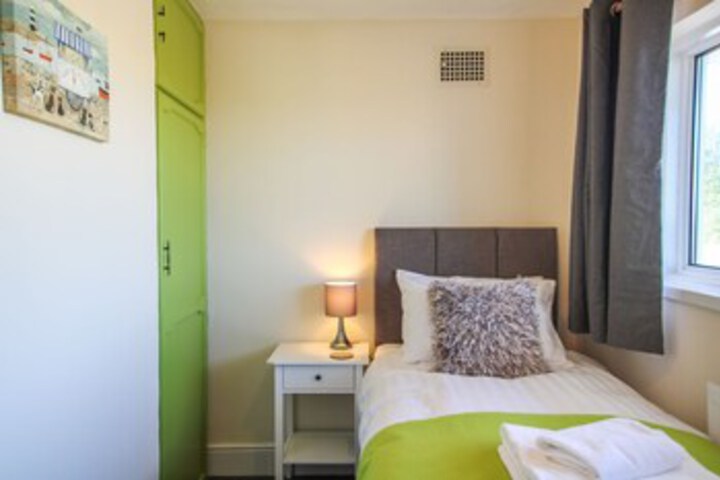 Room 5 of 10