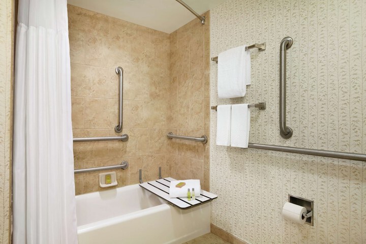 Room 32 of 62