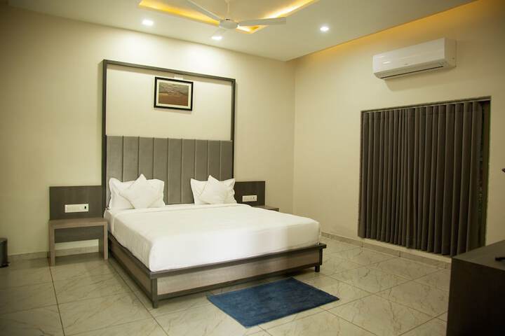 Room 10 of 23