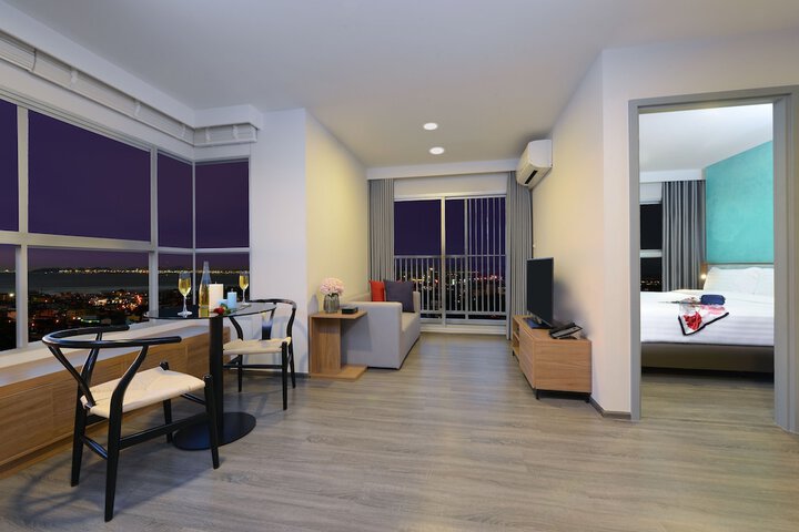 Room 6 of 97
