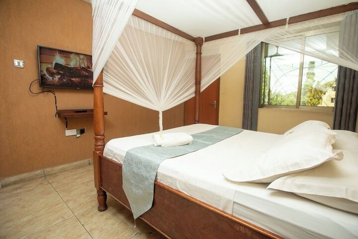 Room 3 of 55