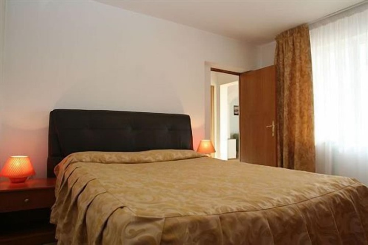 Room 15 of 40