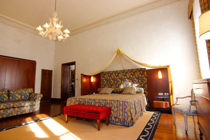 Room 40 of 175