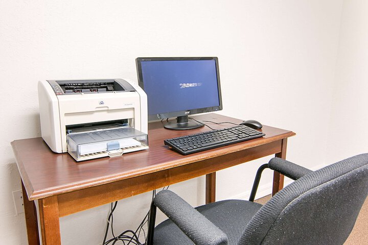 Business Center 26 of 29