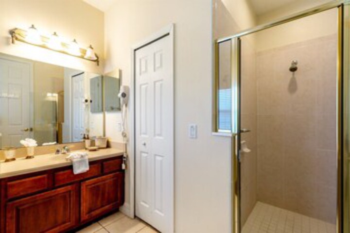 Room 4 of 37