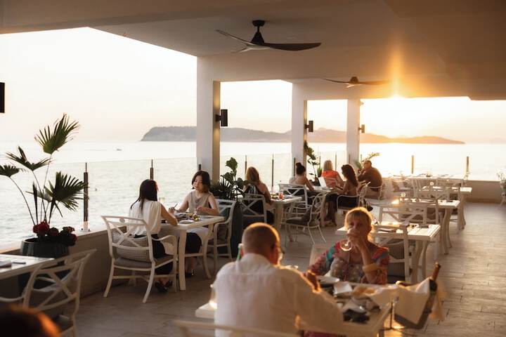 Dining 96 of 103