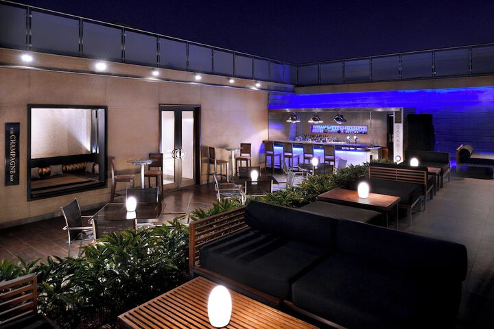 Lounge 39 of 85