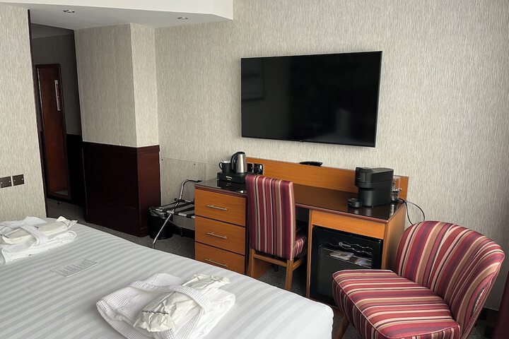 Room 42 of 102