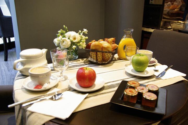 Dining 44 of 54