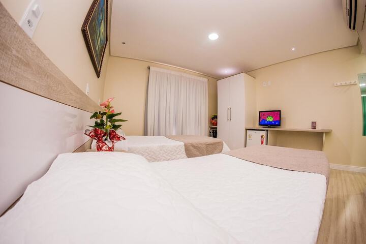 Room 8 of 33