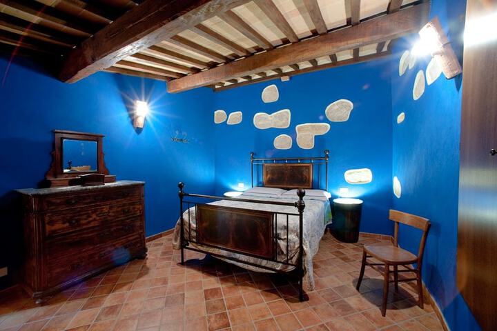 Room 2 of 23