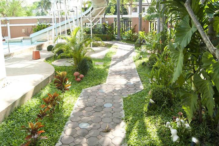 Property Grounds 18 of 19