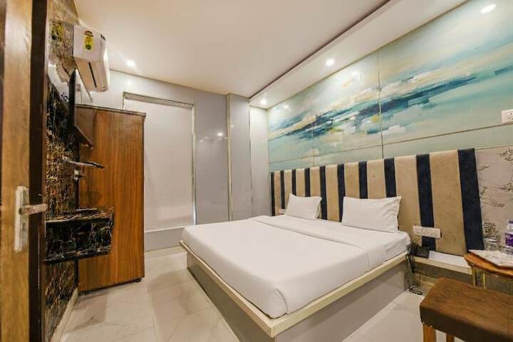 Room 8 of 18