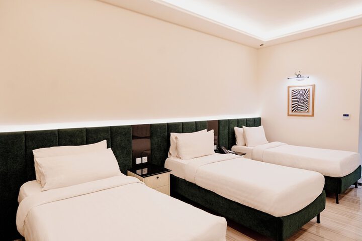 Room 19 of 93