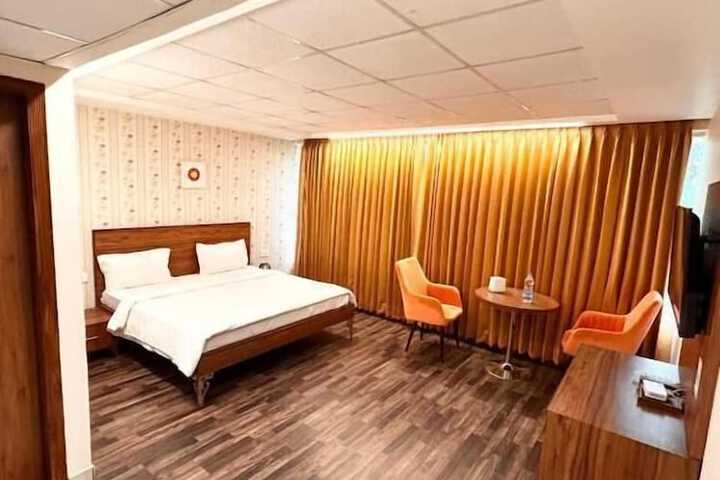 Room 2 of 10