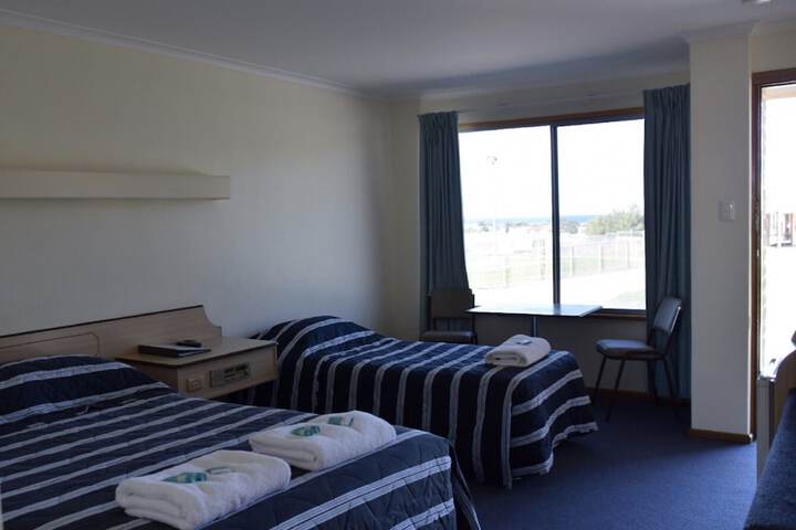 Room 7 of 37