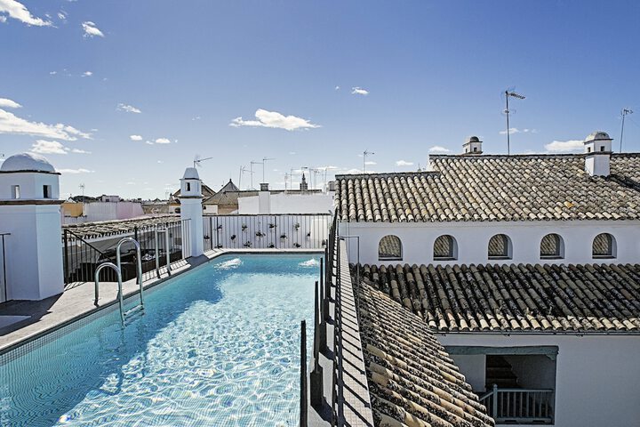 Hotel Pool