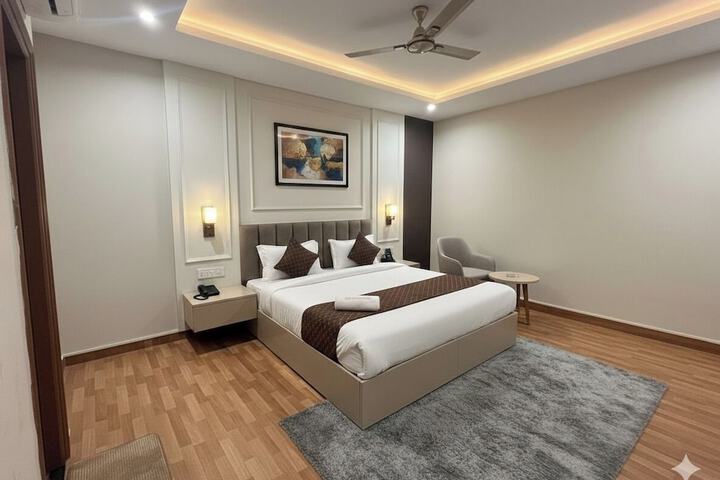 Room 6 of 13