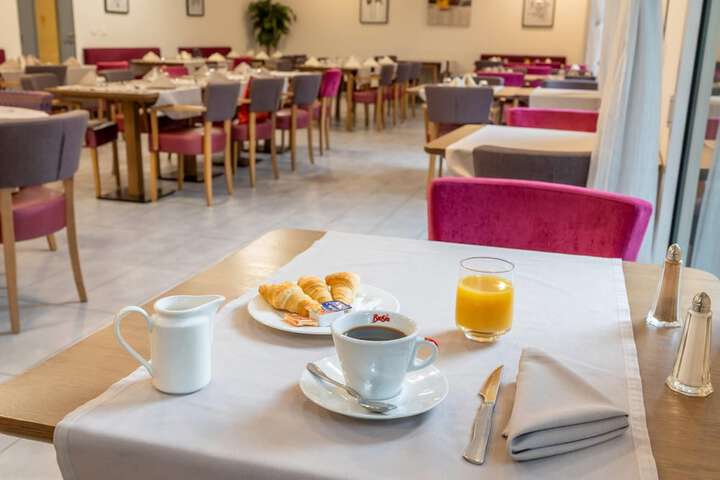 Breakfast/Coffee Service 22 of 26