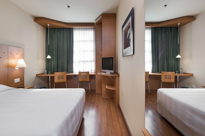 Room 9 of 34
