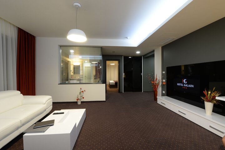 Room 10 of 35