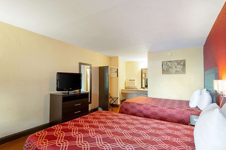 2 Double Beds (8 of 11)