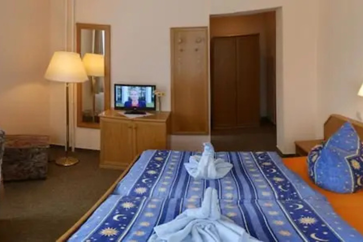 Room 5 of 15